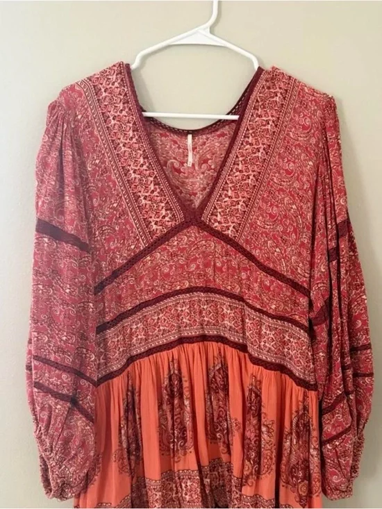 Free People Boho Red Paisley V-Neck Top - Picture 1 of 3